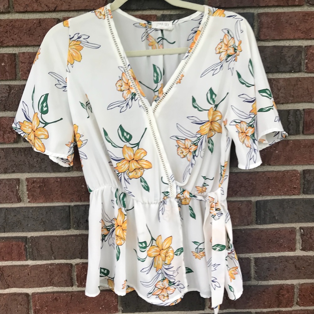 NWT boutique floral & white flare sleeve blouse